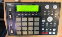 Click for large photo of Akai MPC1000