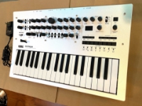 Click for large photo of Korg Minilogue