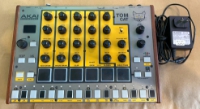 Click for large photo of Akai Tom Cat